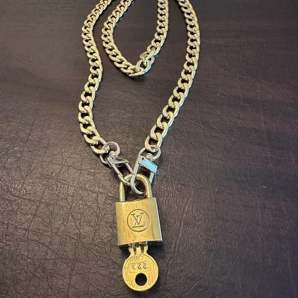 RARE Authentic LV lock key 223 - Picture 1 of 4